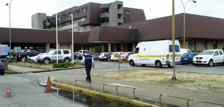 Paro en hospital de Valdivia: Aseguran que deben improvisar paños ... - BioBioChile