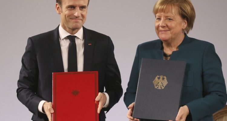 Merkel y Macron firman nueva alianza franco-alemán pese a críticas de grupos nacionalistas