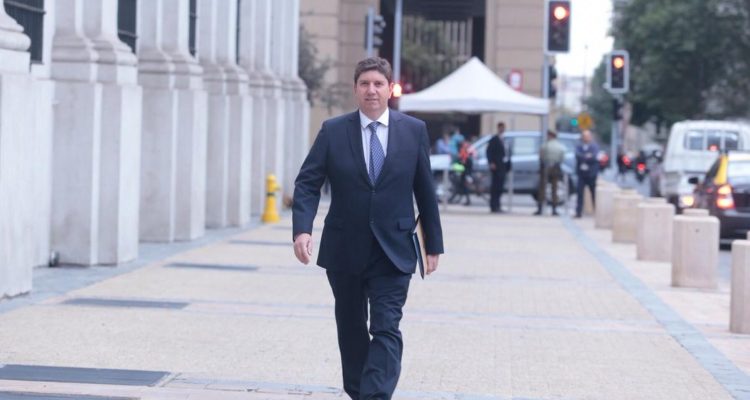 Gobierno anticipa que caída de los combustibles se extenderá hasta fines de marzo