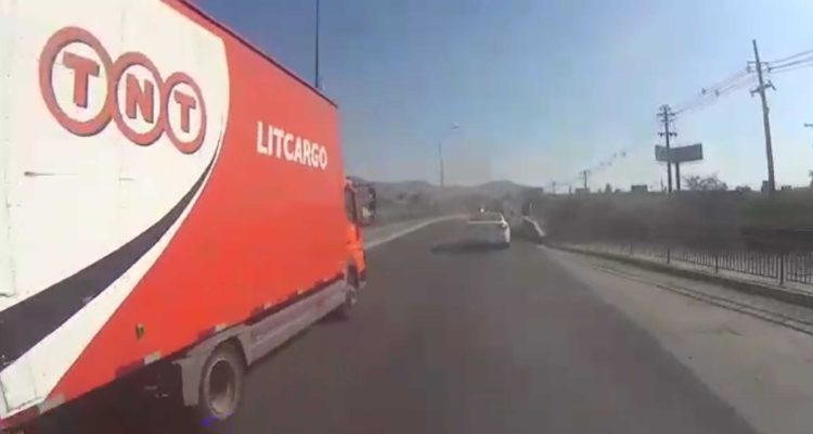 Atropellan a escolta motorista para robar camión con millonario cargamento en San Bernardo