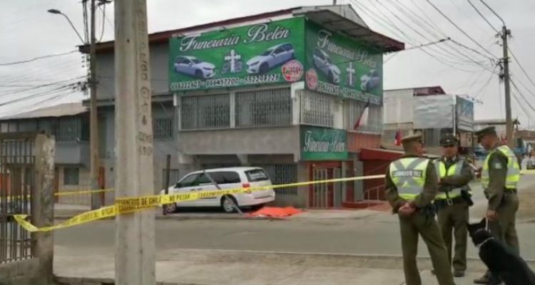 Hombre muere electrocutado mientras reparaba techo de funeraria en Antofagasta