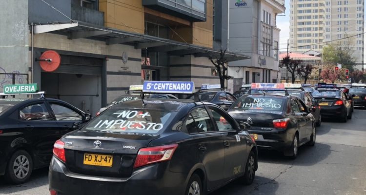 Colectiveros se manifiestan para detener alzas y eliminar el impuesto a los combustibles en Osorno