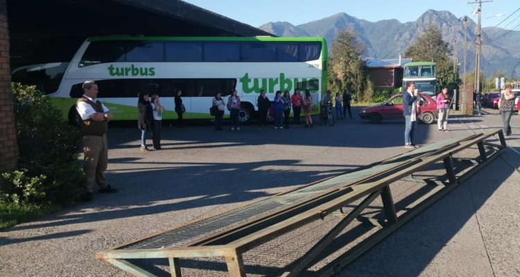 Muere niño de seis años al que le cayó una reja de metal en el terminal de buses de Pucón