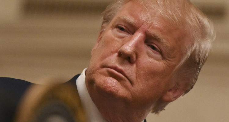 Demócratas ordenan a la Casa Blanca entregar archivos por investigaciones contra Trump