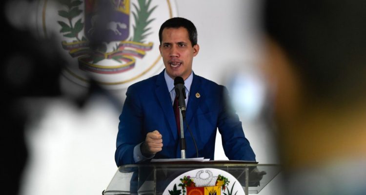 Encapuchados armados irrumpen en sede del partido de Guaidó en Caracas