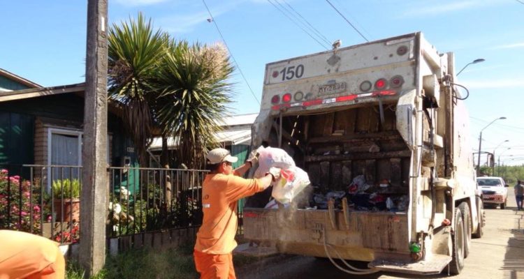 Reanudan servicio de retiro de basura domiciliaria en Valdivia