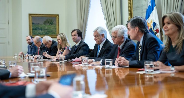 Gobierno se reúne con gran empresariado y pymes para aplacar consecuencias en el empleo