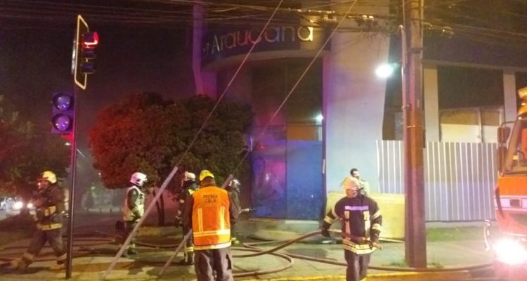 Incendio afecta a Caja de Compensación La Araucana en Los Ángeles