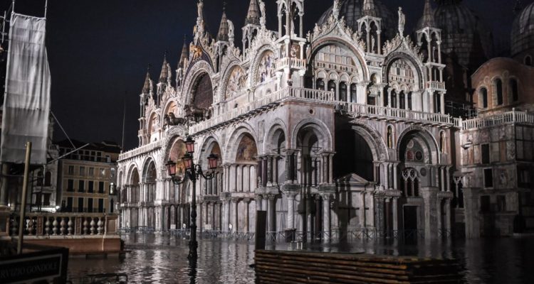 Cierran la plaza de San Marco en Venecia debido a nuevas inundaciones