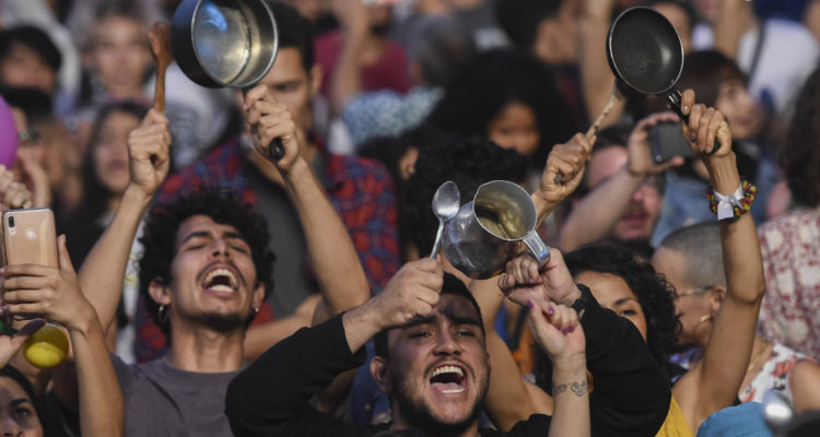 Colombianos vuelven a colmar las calles en undécimo día de protestas contra gobierno de Duque
