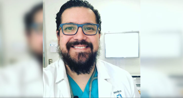 Médico ofrece atención gratuita a personas vulnerables de Puerto Montt
