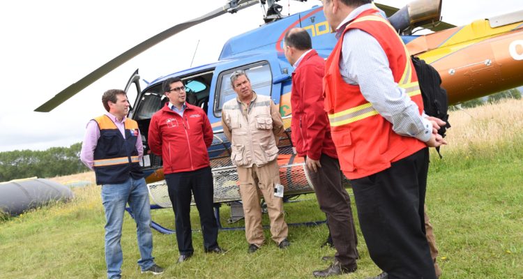 Llega a región de Los Ríos helicóptero especializado en combate de incendios forestales