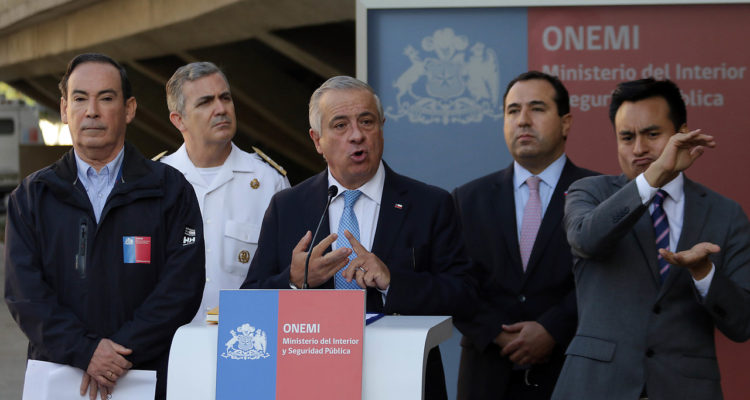 Mañalich y rol clave de FFAA para frenar Covid-19:
