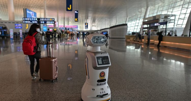 China acude a robots y cámaras de seguridad para hacer efectiva la cuarentena