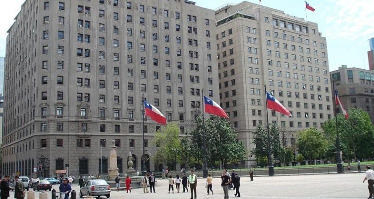 Economistas debaten entre fondos soberanos y endeudamiento para paliar gasto público por la crisis