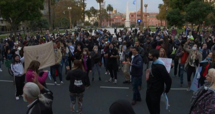 Primera protesta contra el confinamiento en Argentina