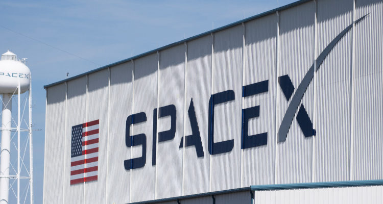 SpaceX lista para enviar astronautas al espacio por primera vez