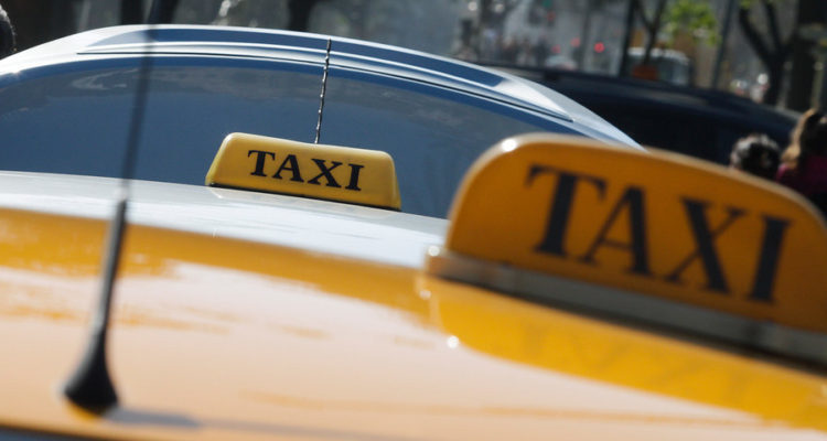 Gremio de Taxistas de Valdivia advierte aumento de delincuencia durante toque de queda
