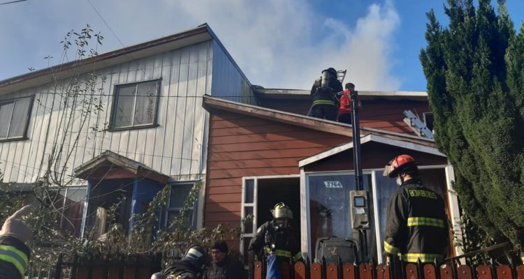 Niña de tres años muerte en incendio de cabaña interior en Valdivia