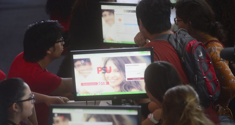 Polémica genera idea del Mineduc de usar dineros del Fondo Solidario para créditos a Ues privadas