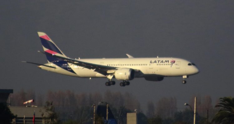Nuevo traspié para Latam: una demanda colectiva por pasajes y