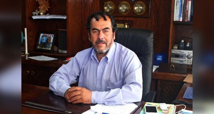 Hombre ataca a alcalde de Carahue con cuchillo: jefe comunal salió ileso y sujeto quedó en libertad