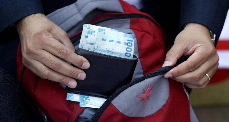 Salarios reales sufren importante caída: expertos proyectan tendencia a la baja por el desempleo