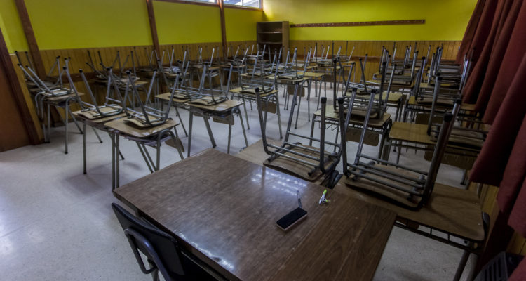 Autoridad de Los Lagos compromete trabajos para controlar aumento de robos en escuelas de la región