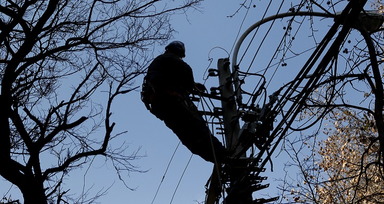 Persisten cortes de energía eléctrica en la capital: Vega Central lleva 12 horas sin luz