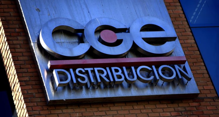 Piden a la SEC que se pronuncie ante alzas de cuentas de electricidad emitidas por CGE