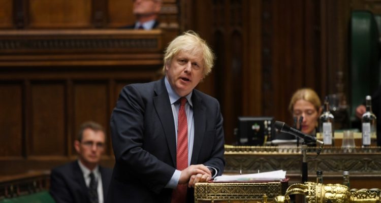 Dichos de Boris Johnson sobre residencias de adultos mayores desatan indignación en Reino Unido