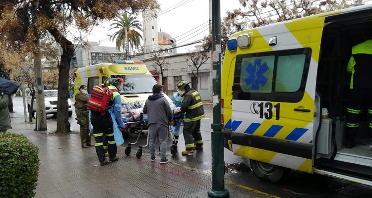 Trasladan a dos adultos mayores que se habrían intoxicado con monóxido de carbono en Ñuñoa