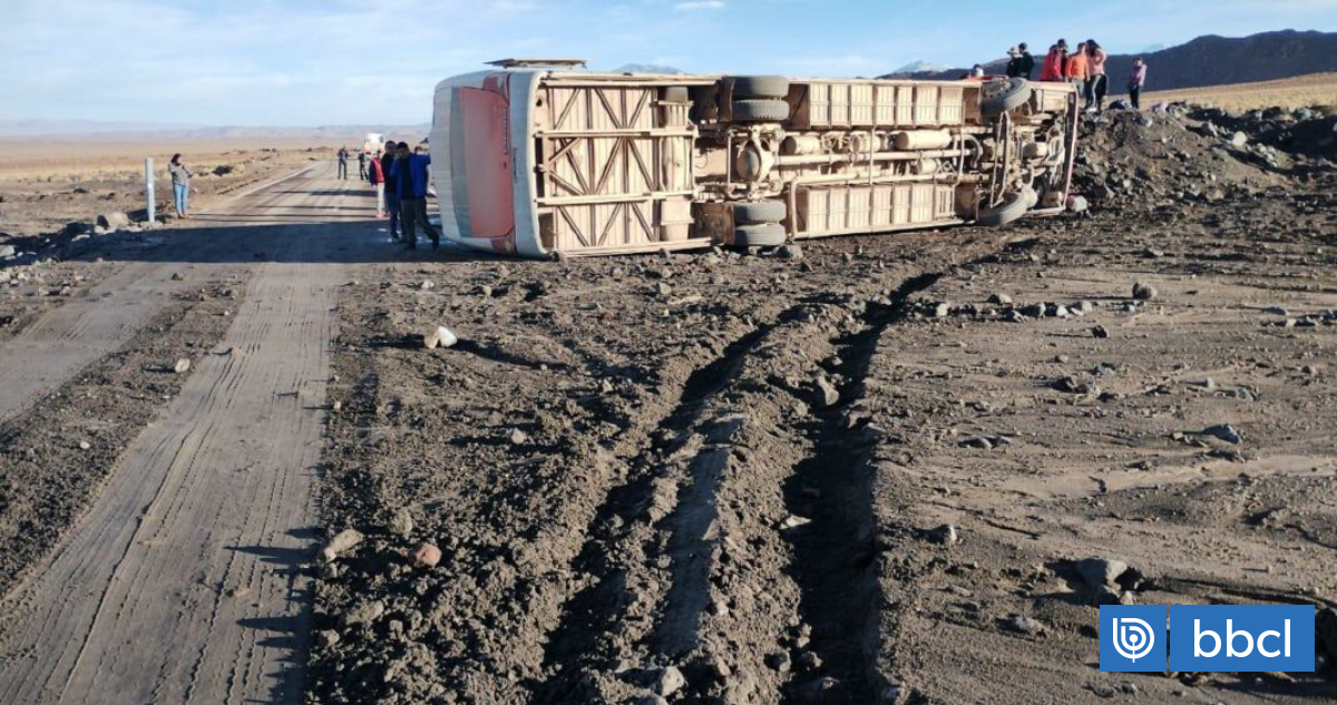 Un muerto y 10 lesionados deja volcamiento de bus en la región de