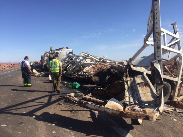 Accidente_bus_camion_Ruta_5_Norte_Pozo_Almonte6.jpg.jpg