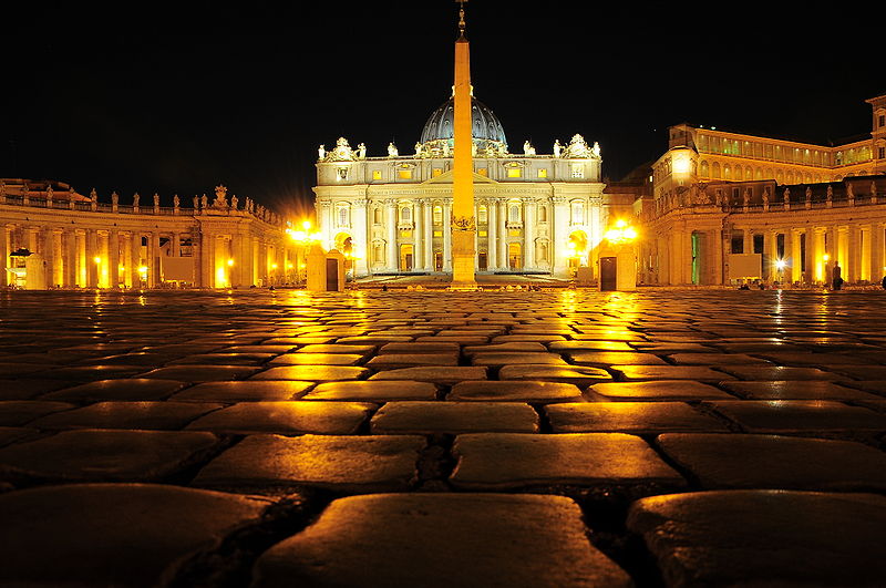 Plaza de San Pedro en el Vaticano / Wikipedia