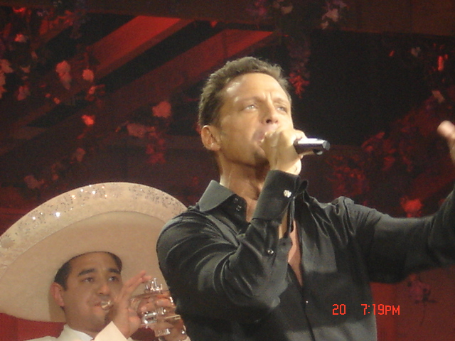 Luis Miguel | Wikipedia