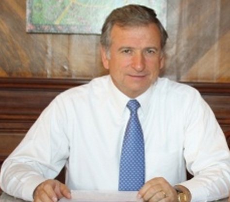 Ministro Larraín Minhda.cl
