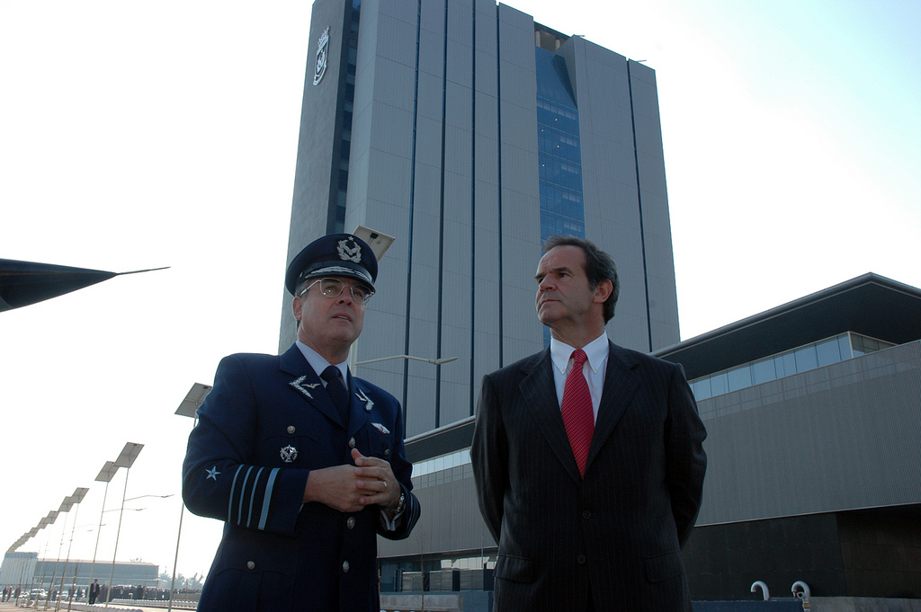Ministro de Defensa junto a Comandante en Jefe de la FACh