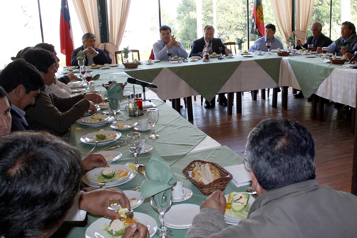 Encuentro de la mesa de diálogo