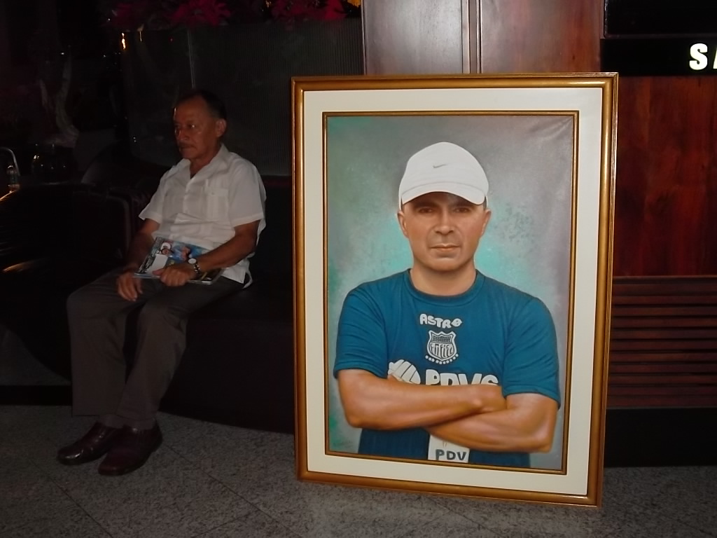 Retrato de Sampaoli junto al artista