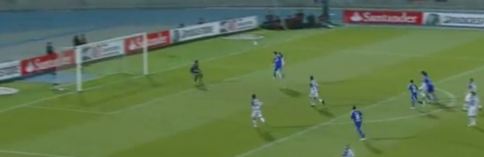 Eduardo Vargas marcando ante Fénix – Captura de TV