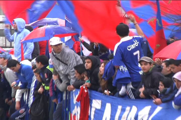 Jorge Sampaoli aleona a sus jugadores en la previa del partido con Boca