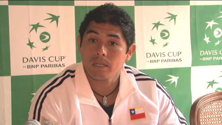 Guillermo Hormazabal en su confrencia de prensa en Nápoles.