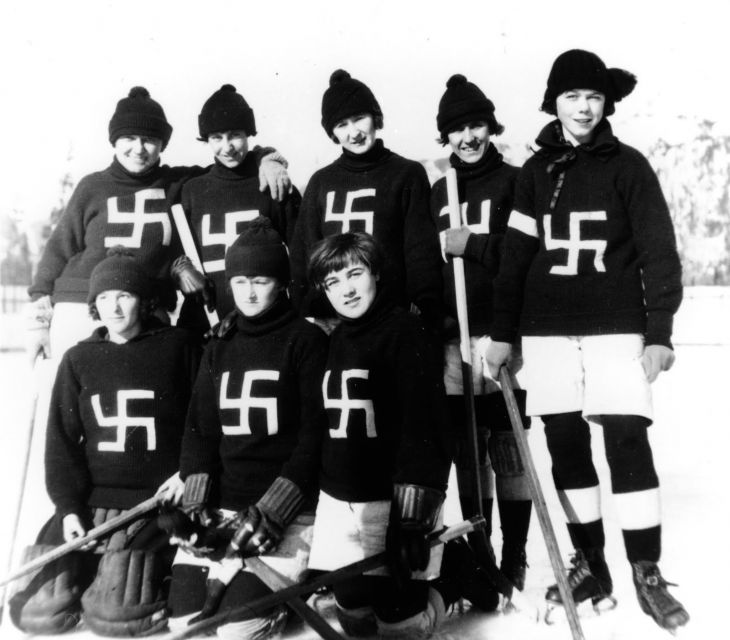 Equipo de Hockey femenino The Fernie Swastikas | Recuerdos de Pandora (CC)