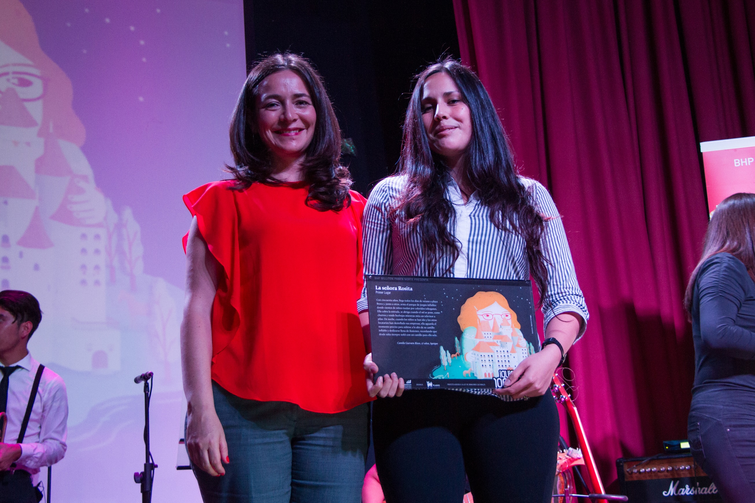 Carolina Merino junto a Camila Guevara, primer lugar de Iquique en 100 Palabras
