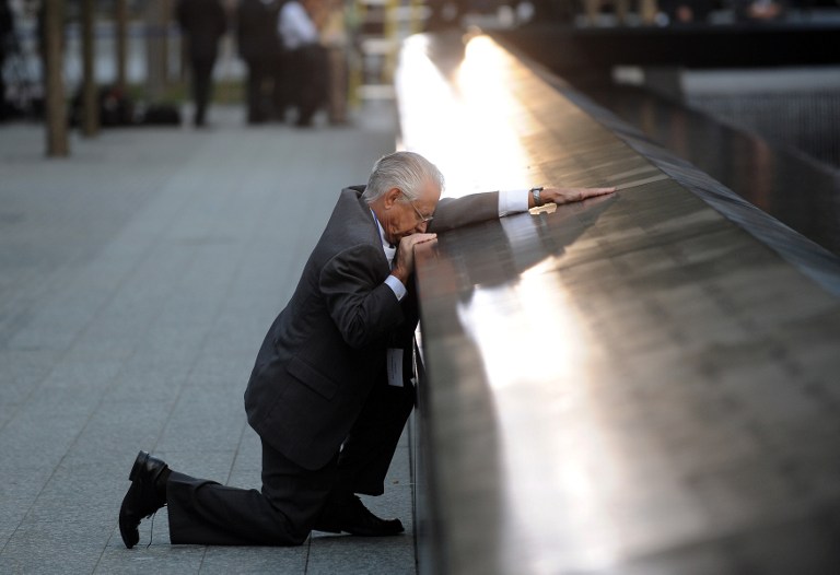 Robert Peraza llora la muerte de su hijo, Robert David Peraza, víctima del 9/11| Justin Lane | Agencia AFP
