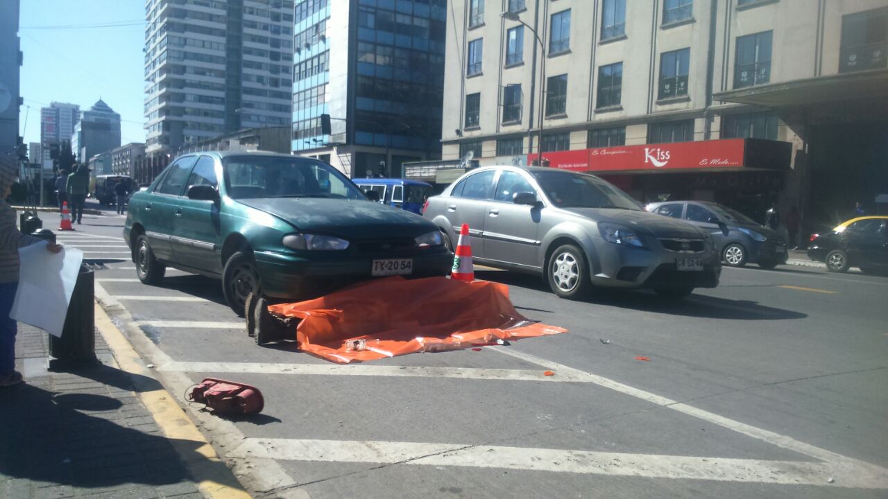 Muñeco simula ser una persona atropellada frente a Plaza Independencia