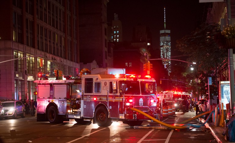 EXPLOSIÓN EN NUEVA YORK: personal de emergencias
