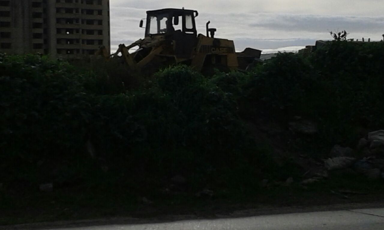 Relleno de escombros y basura en terreno destinado a viviendas en Hualpén
