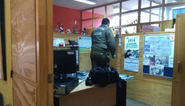 Labocar realiza peritajes en sede del Daem de Talcahuano tras robo de dos computadores